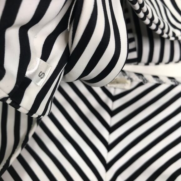 Cupshe black and white striped bikini sz small - Picture 4 of 5